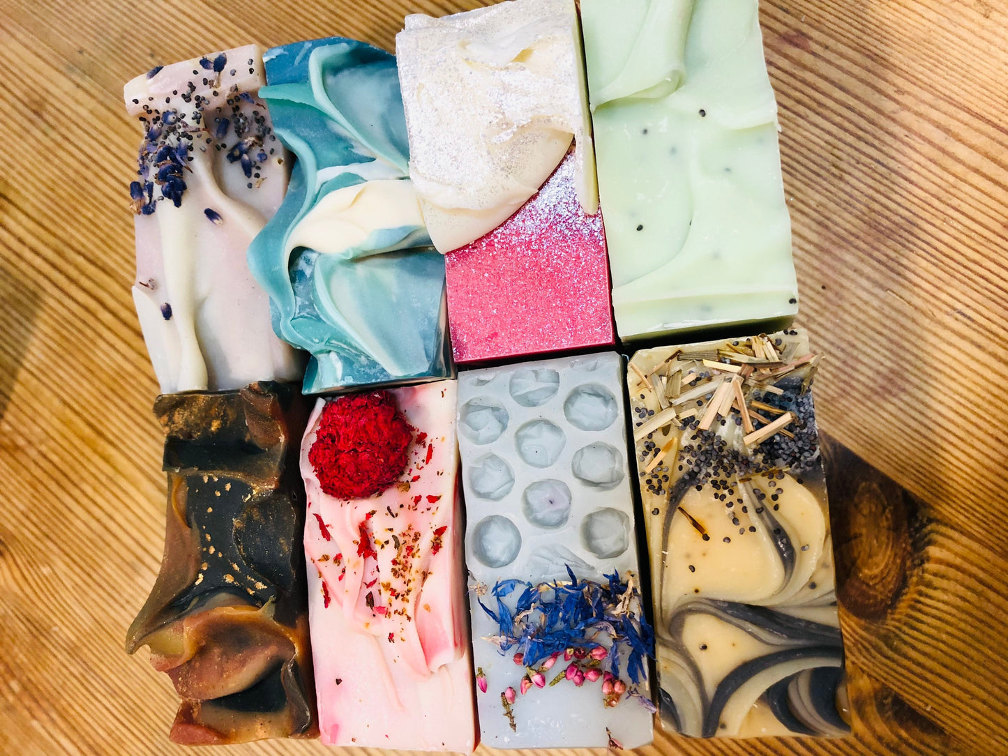 Tobacco Leaf Soap🍂 24-Karat Gold Mica✨Artisanal Vegan Soap/ Organic & Fair-Trade Shea Butter/ Organic Chai Seeds/ Vanilla Beans/ Organic Matcha Powder/ Madder Root Powder/ Charcoal Powder/ Handcrafted on Vancouver Island, Victoria B.C. Canada 🇨🇦